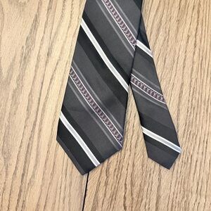 SUSAN G. KOMEN Knots for Hope Elegant Black and Pink Striped Men's Tie CJ